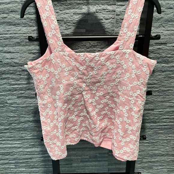 Liz & Co Embroidered Top - Picture 10 of 14